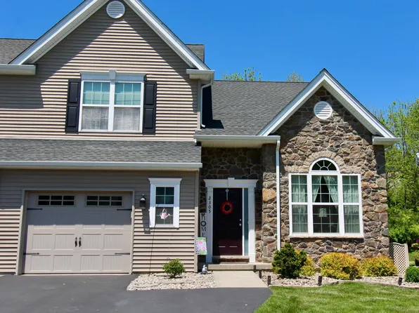 2305 Creekside Dr, Coplay, PA 18037