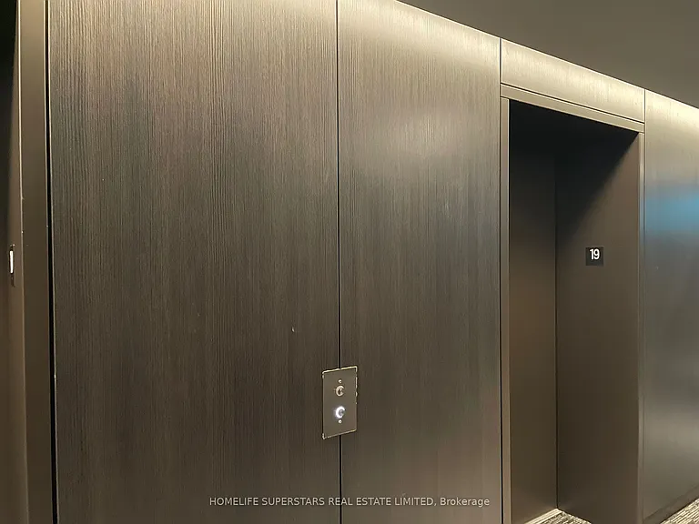 11 Yorkville Ave W #1913 — Photo 8