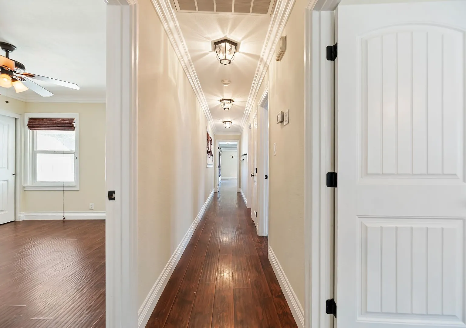 Stunning Riverside Home for Rent- Solar, EV Charger & More! — Photo 4
