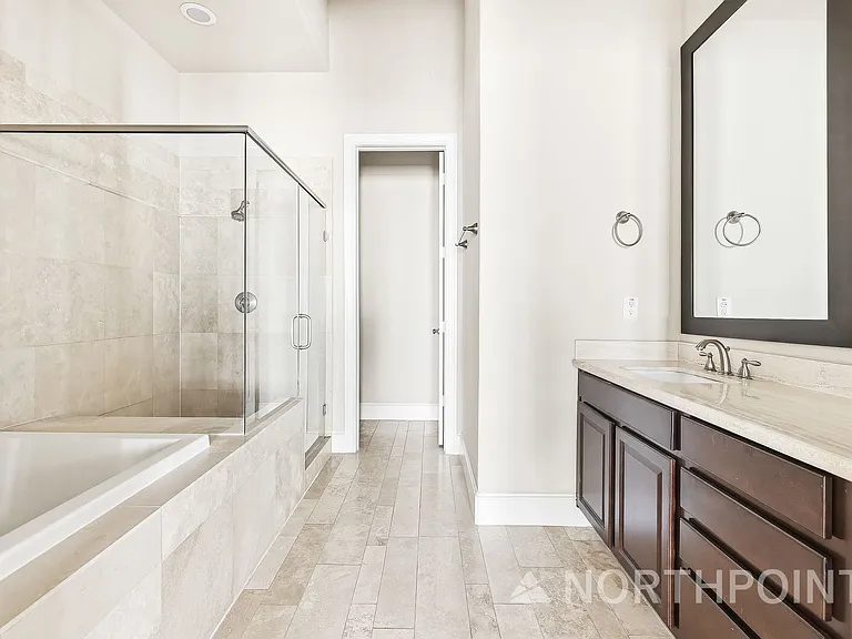2710 Cohn Gdn — Photo 12