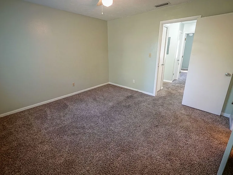 2304 Hartsfield Ct #B — Photo 20