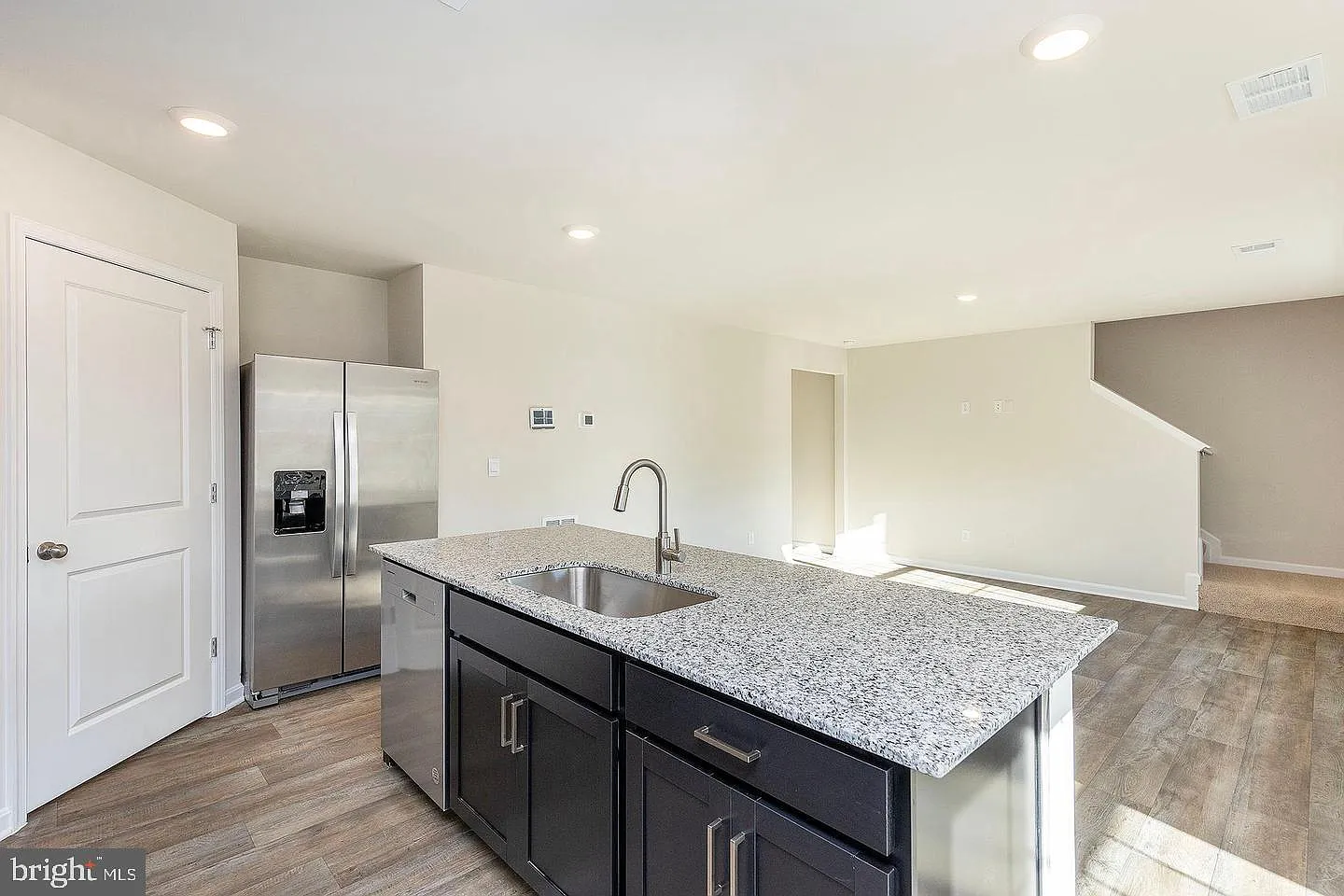3 bed, 2.5 bath, 1665 sqft, $2,400 — Photo 3