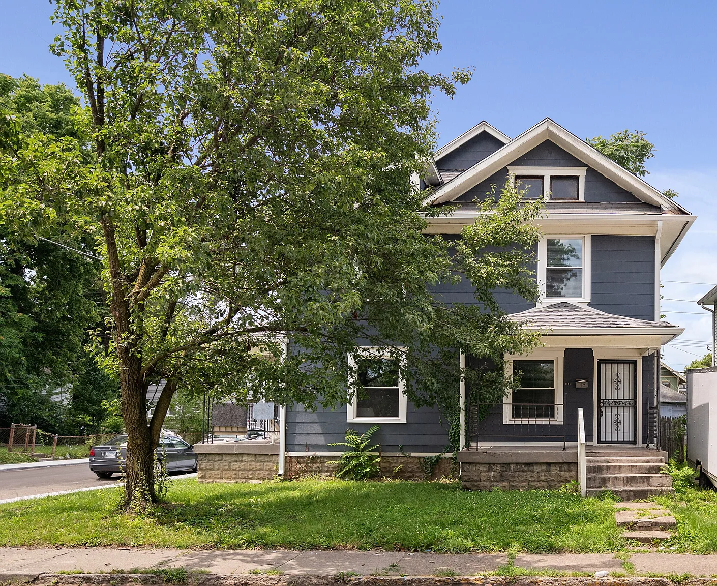 3502 N Kenwood Ave photo 1