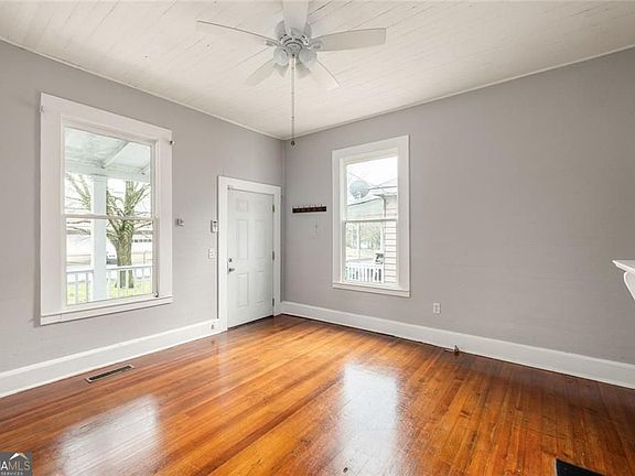 5th image of 796 Fulton Ter SE