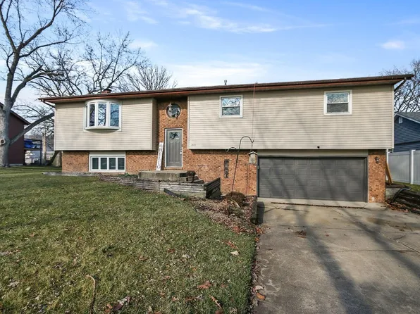 2610 Crowsnest Dr, Hobart, IN 46342