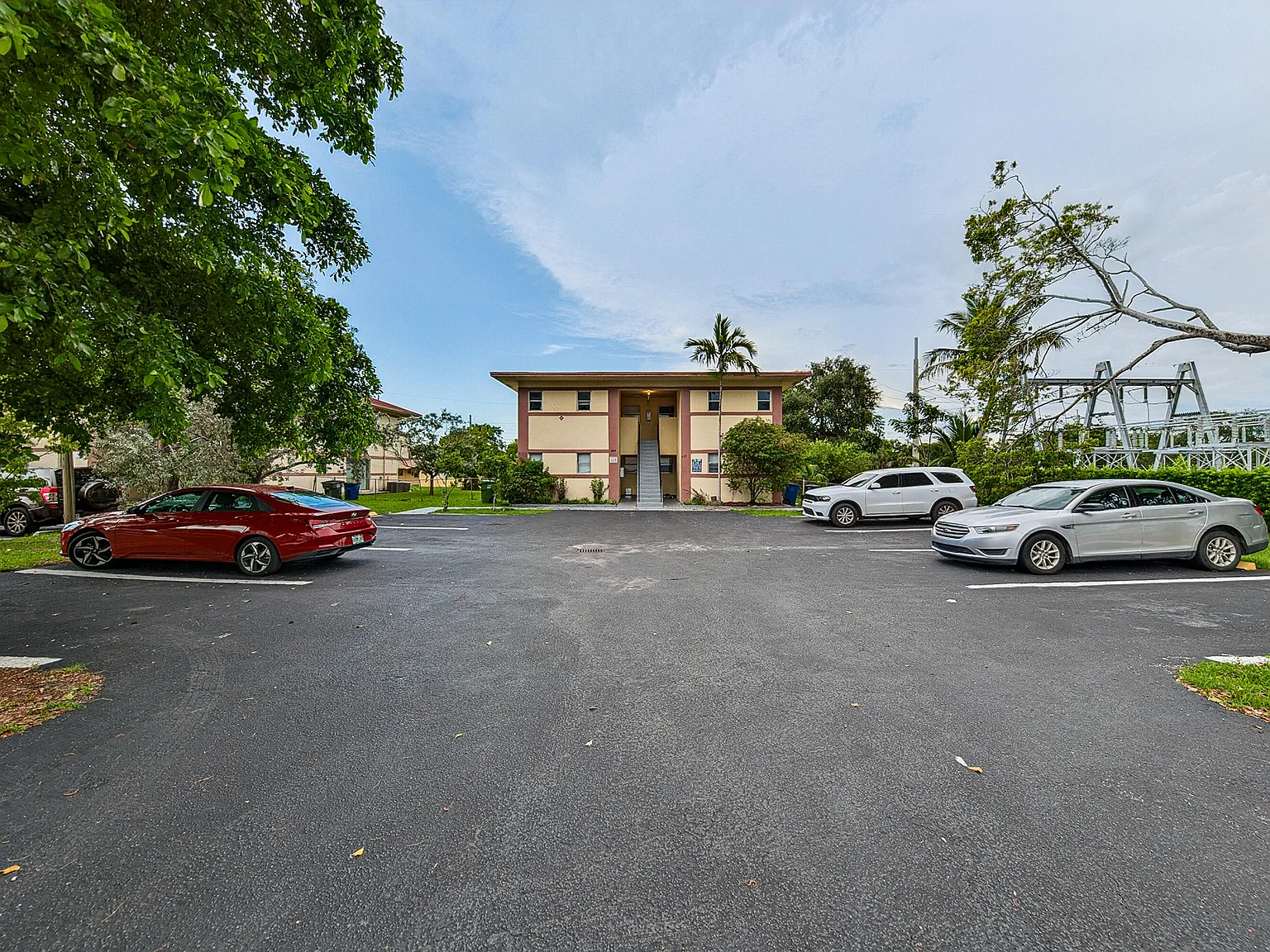 2 bed, 2.0 bath, 805 sqft, $2,300 — Photo 1