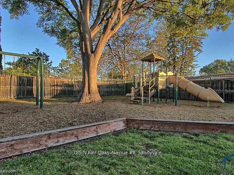 785 N Fair Oaks Ave #8 — Photo 21