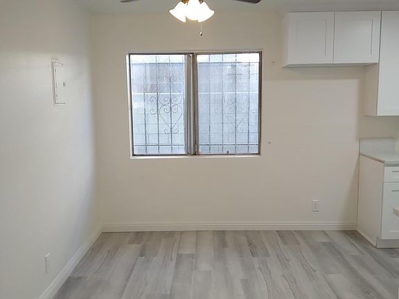 3rd image of 21511-3 Saticoy St #21511-3
