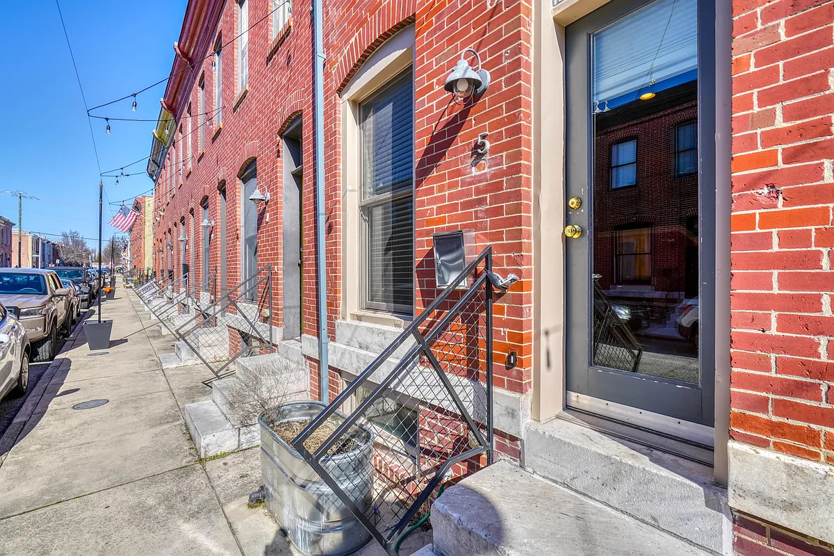 Building Photo - 5 N Decker Ave