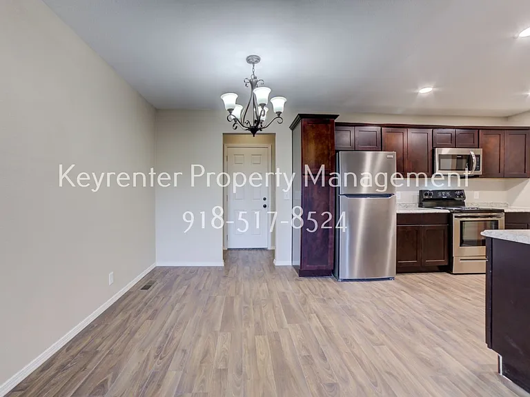 S 79th E Ave Duplex — Photo 28