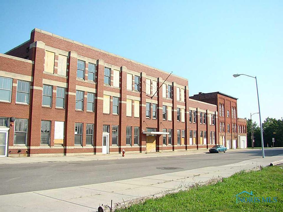 1st image of 145 S Saint Clair Unit 30