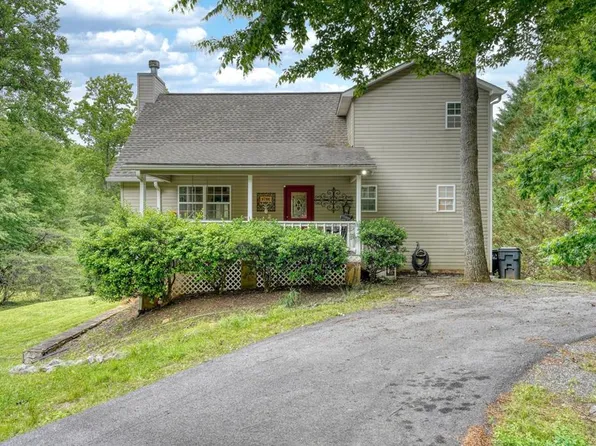6744 Wood Lake Cir, Young Harris, GA 30582