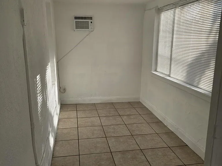 5431 NW 30th Ave — Photo 6