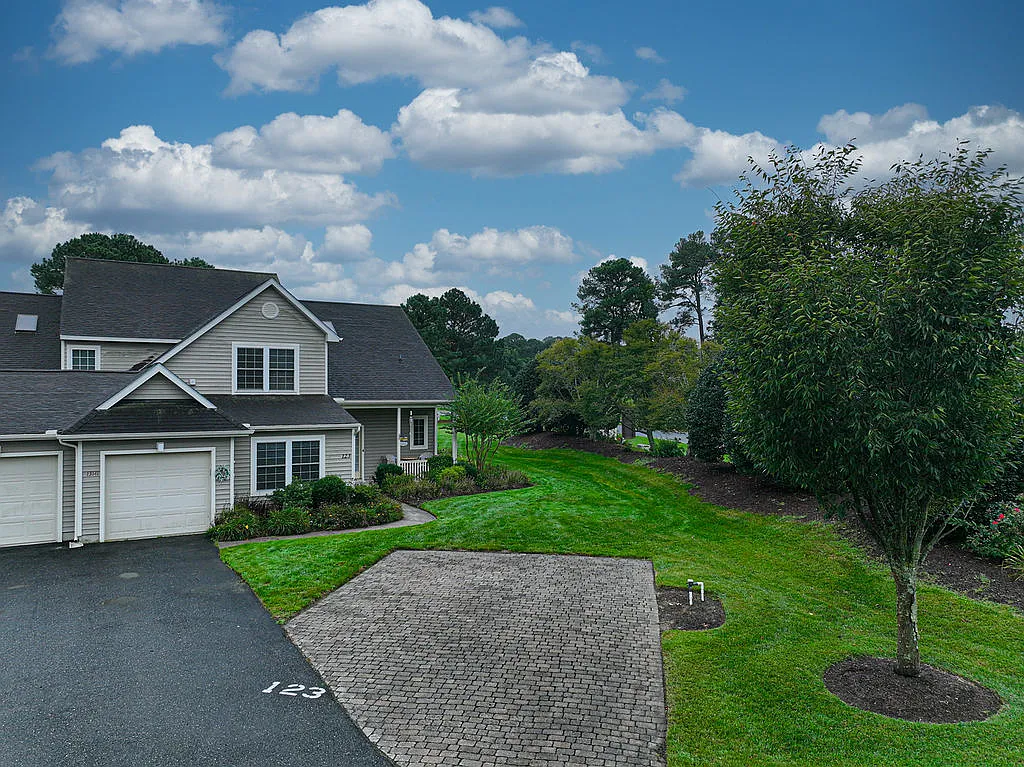 4 bed, 2059 sqft, $2,500 — Photo 3