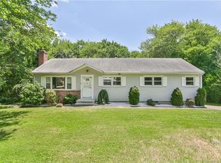 690 Plattsville Rd, Trumbull, CT 06611