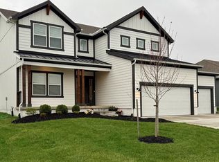 529 SE Carter Rd, Lees Summit, MO 64082