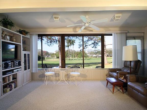 4th image of 1098 Seville Dr