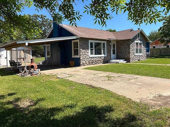 2nd image of 209 W Bagby St