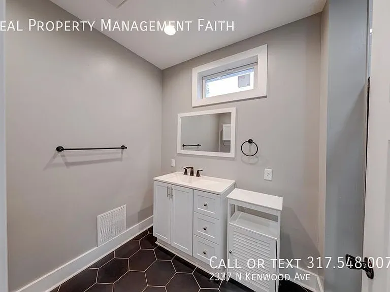 2337 N Kenwood Ave — Photo 22