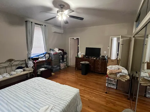 863 East 49th Street image 22 of 33