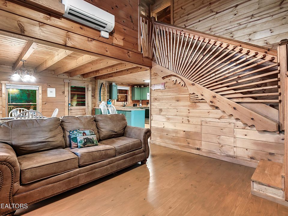 13th image of 932 Falcon View Way