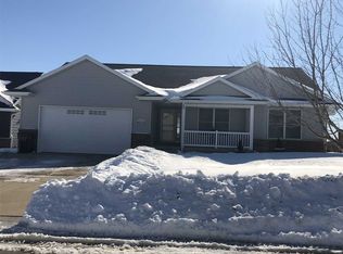 2415 Green Creek Rd, Cedar Falls, IA 50613