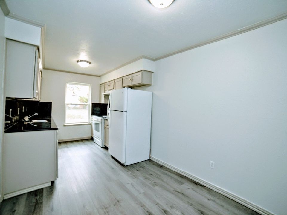 1st image of 2206 Statler Dr