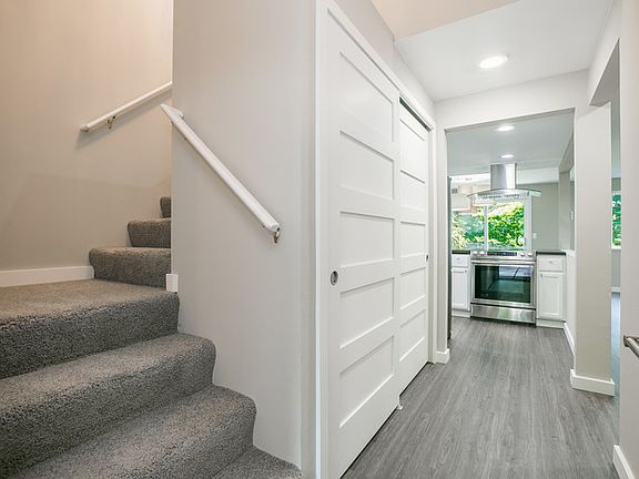 2nd image of 11433 NE 88th St