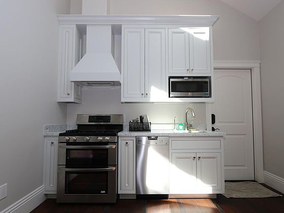2nd image of 897A Barron Ave