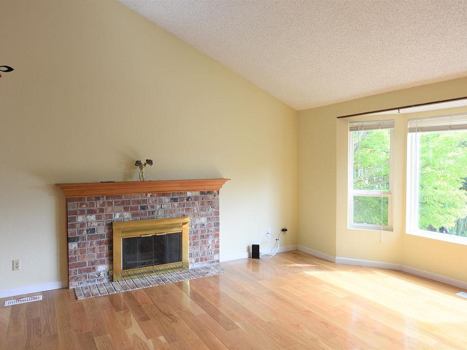 1st image of 10226 NE 143rd St