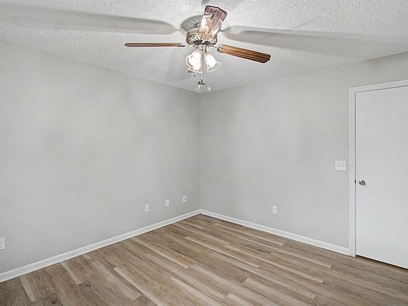 2nd image of 21 Pinewood Ln