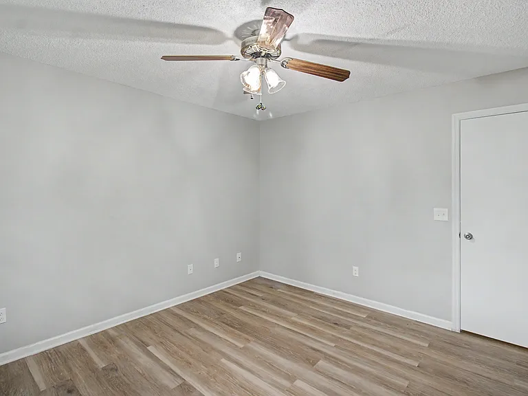 21 Pinewood Ln — Photo 25