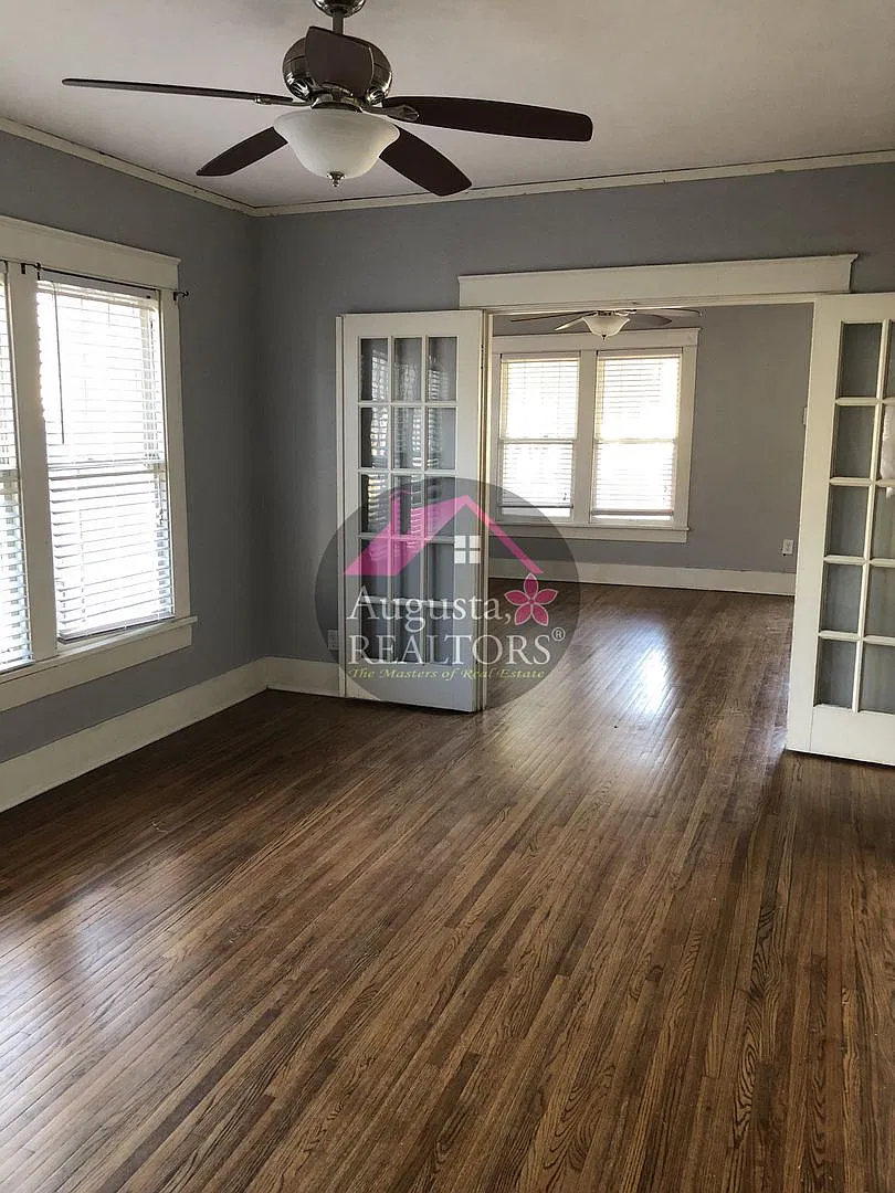 Cute Cute Cute 3 Bedroom Home!! — Photo 4