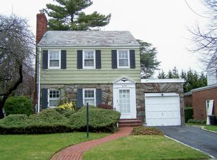 279 Morris Ave, Malverne, NY 11565