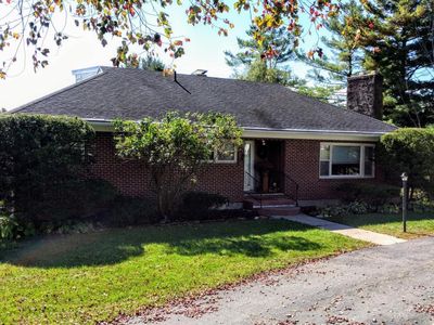 1 Stockbridge Rd, Lee, MA, 01238