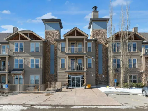 207 NE Sunset Dr #207, Cochrane, AB T4C 0H7