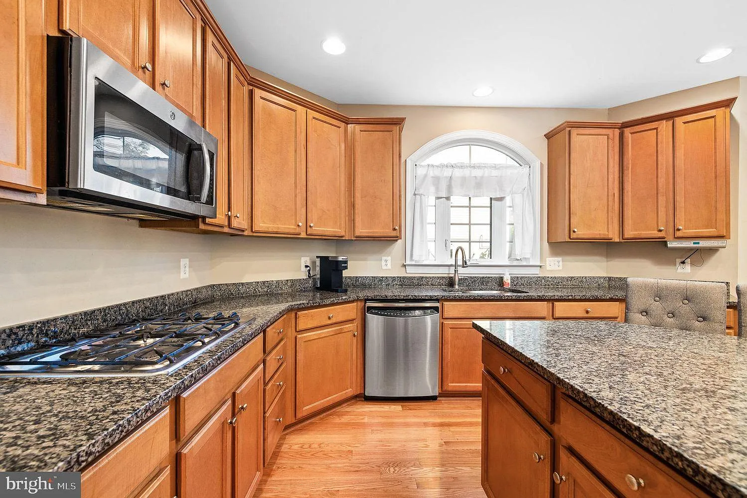 4 bed, 3133 sqft, $4,500 — Photo 3