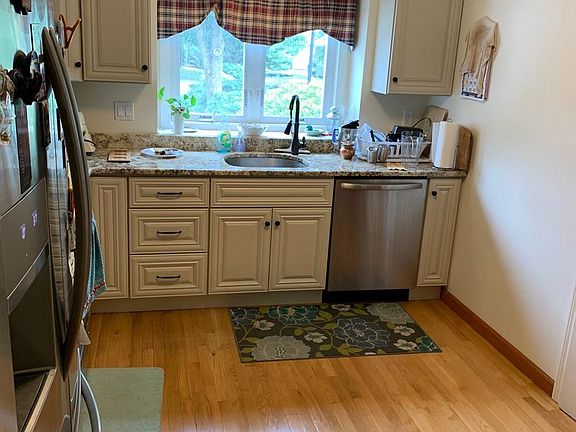4th image of 205 Sand Stone Dr