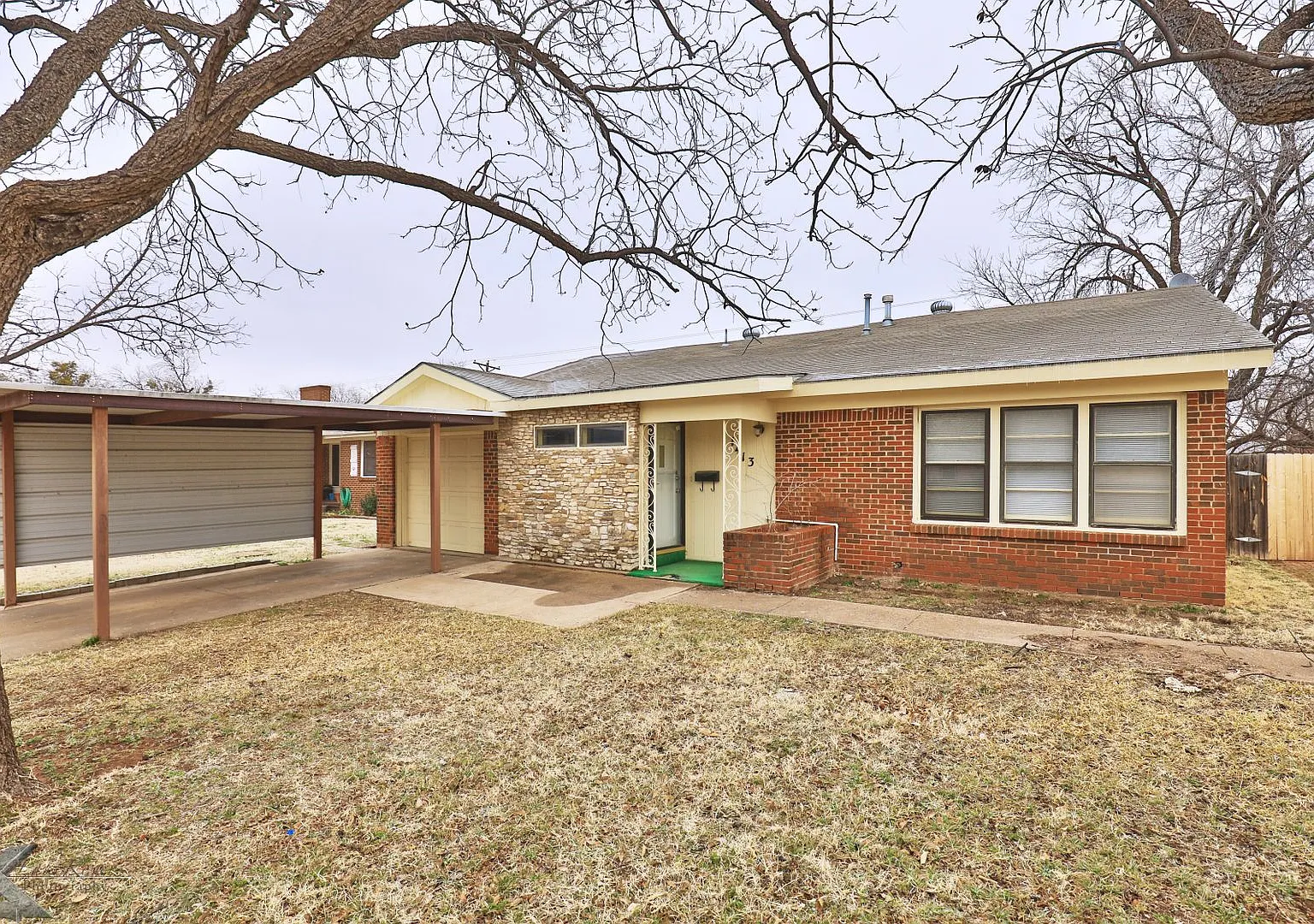 Complete update! 3 bed, 2 bath, 2 living, 1 car garage! — Photo 4