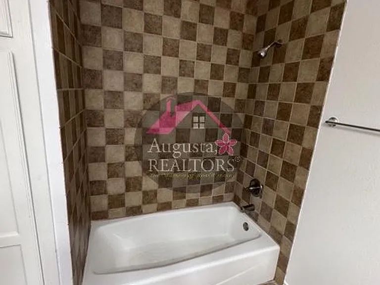 2626 Garfield Ave — Photo 19