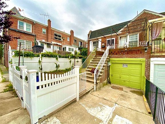3rd image of 3708 Nautilus Ave