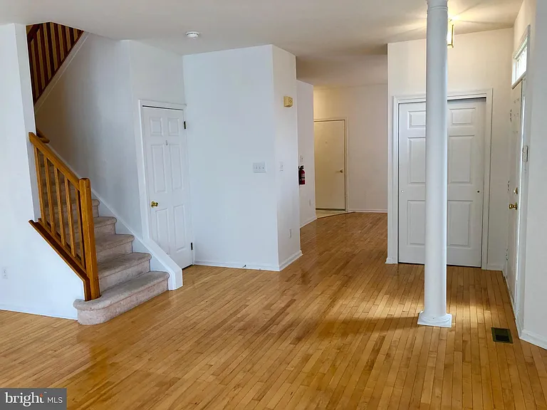1081 Chanticleer — Photo 8
