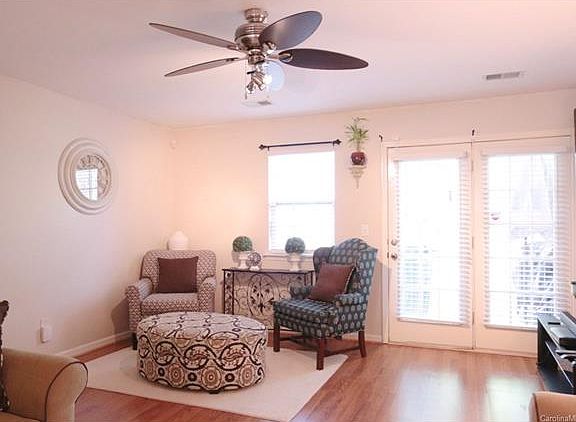 3rd image of 6712 Cypress Tree Ln