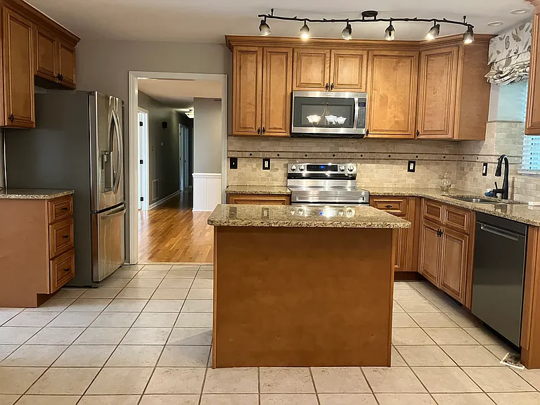 8709 Kenilworth Dr — Photo 11
