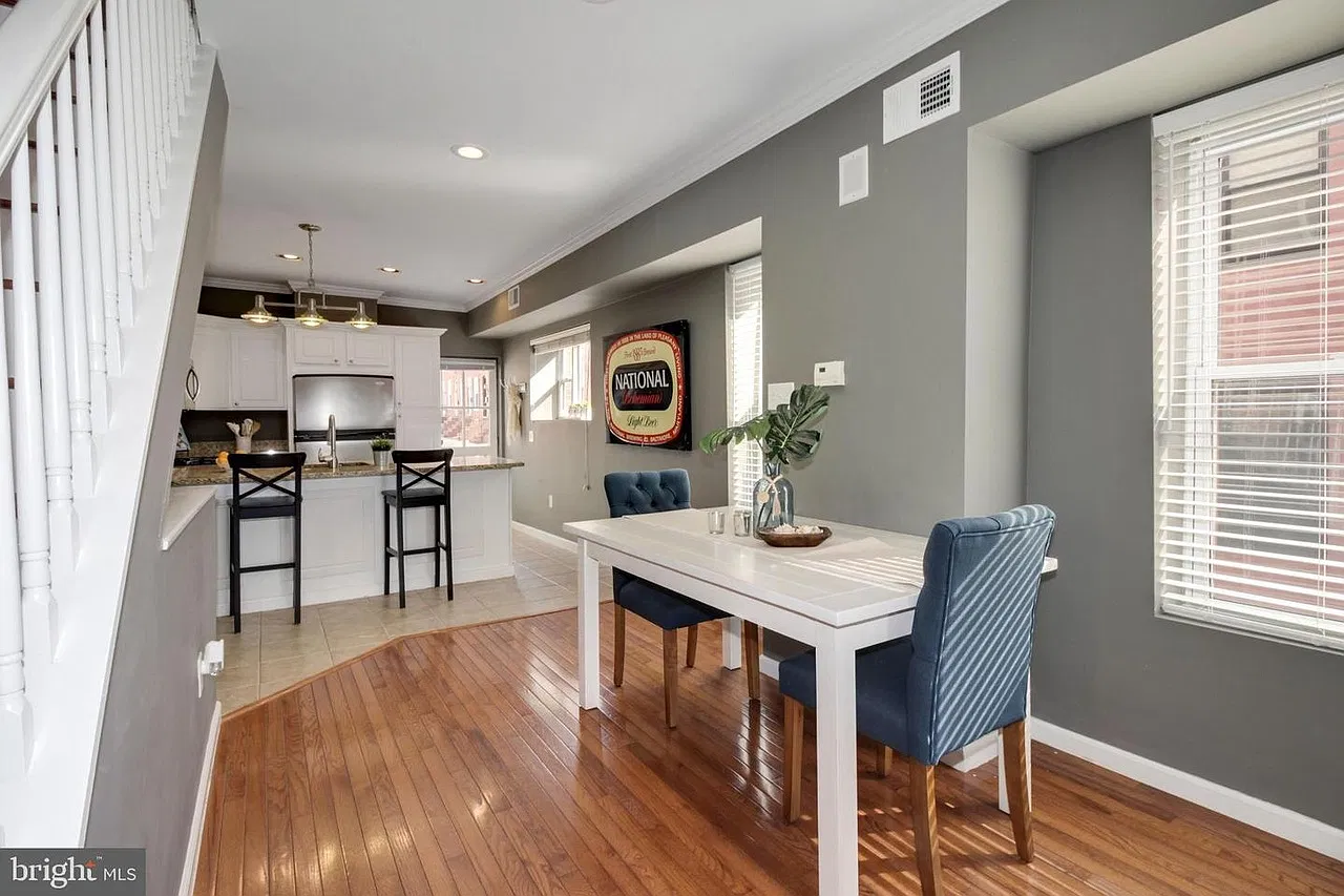 2 bed, 1040 sqft, $2,500 — Photo 4