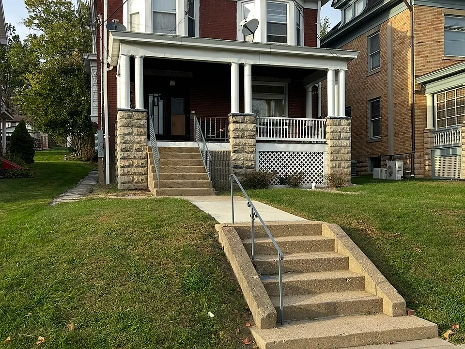 208 W College St #2B