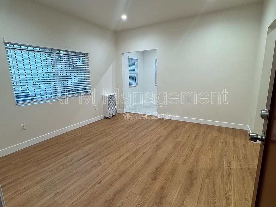 1st image of 556 N Oxford Ave APT 108