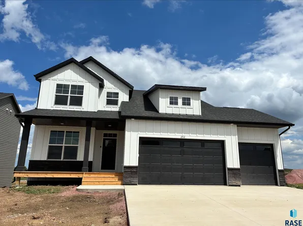 2712 S Copper Creek Ave, Sioux Falls, SD 57110