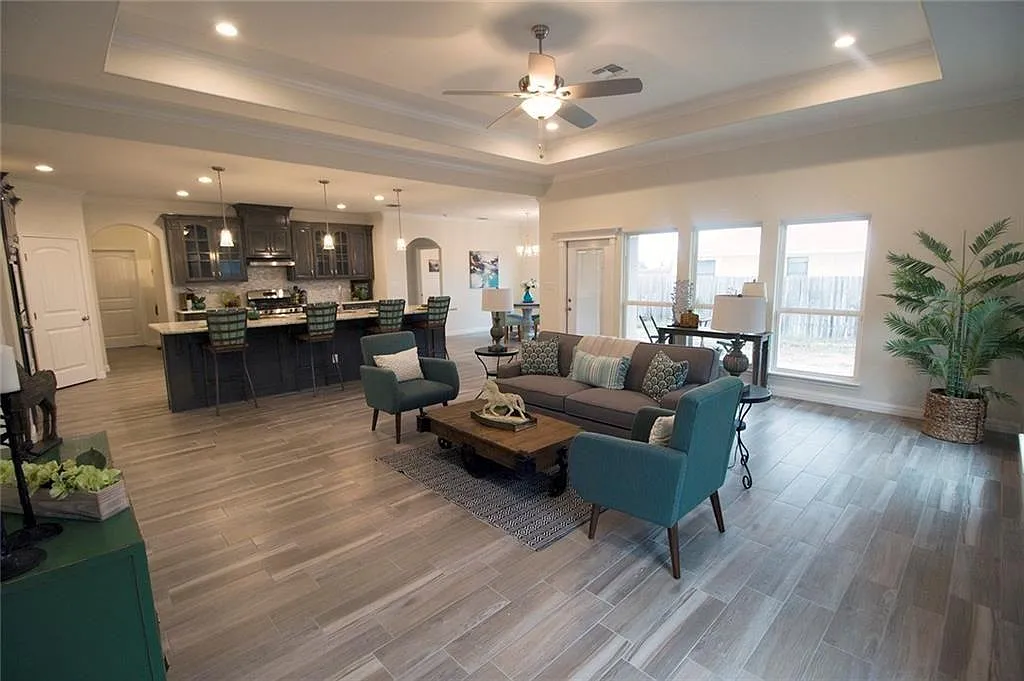 4 bed, 2538 sqft, $3,175 — Photo 4