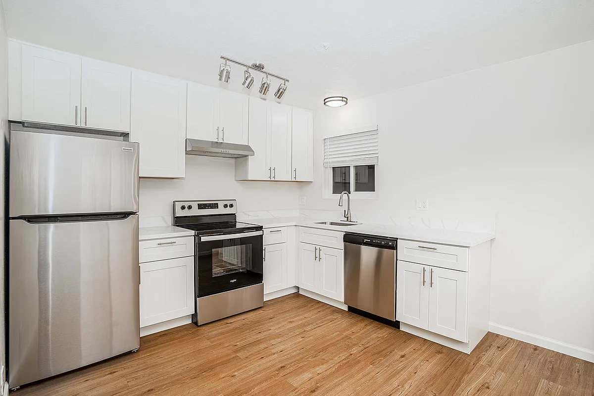 Building Photo - 6131 Montecito Blvd #22
